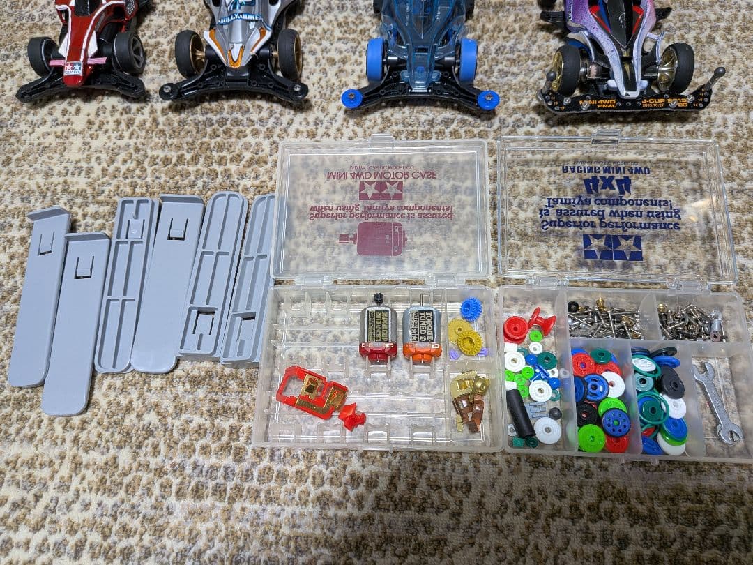 ミニ四駆 10台 +ポータブルピット3個