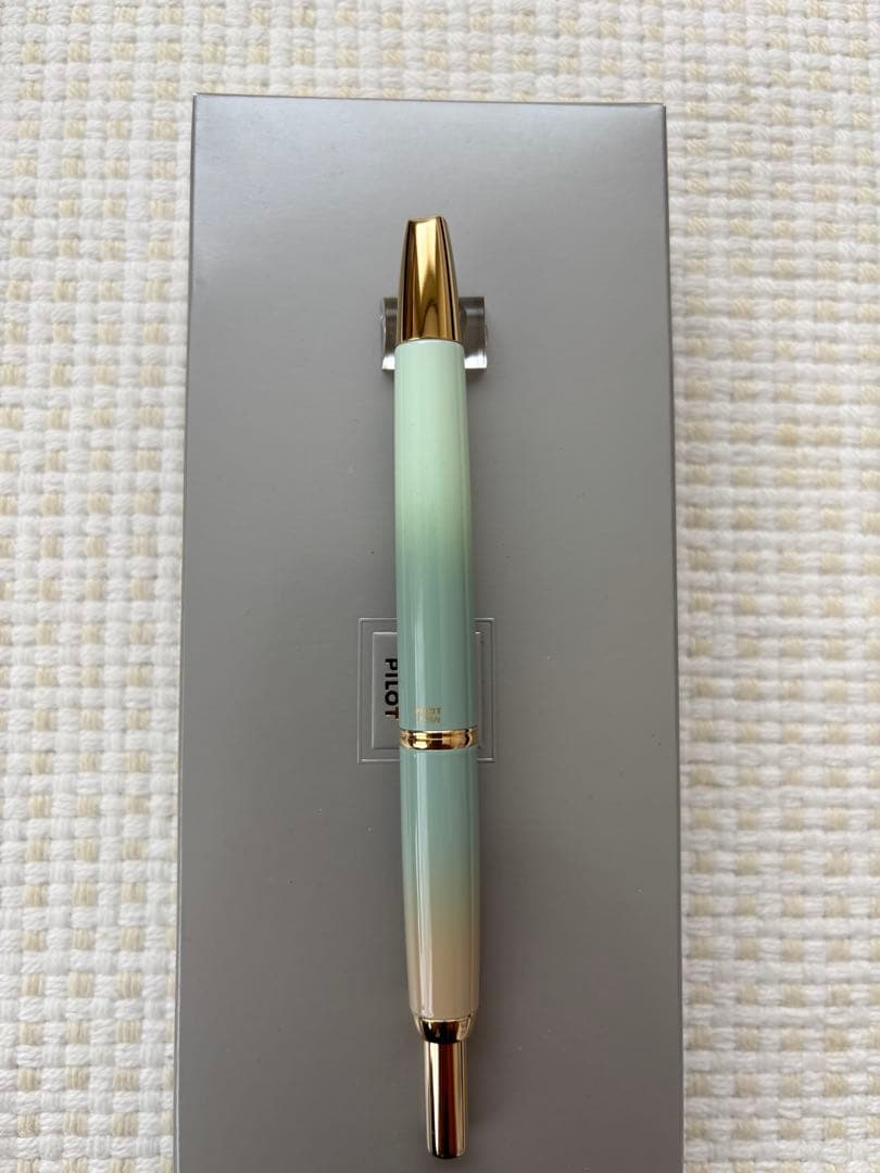 新品ナガサワ東川崎ハーバーミントゴールド キャップレスデシモ 万年筆 パイロット