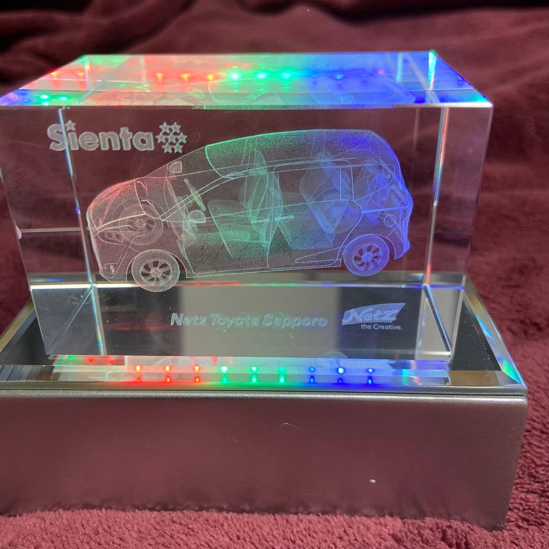 シエンタ　クリスタル　ガラス置物　大