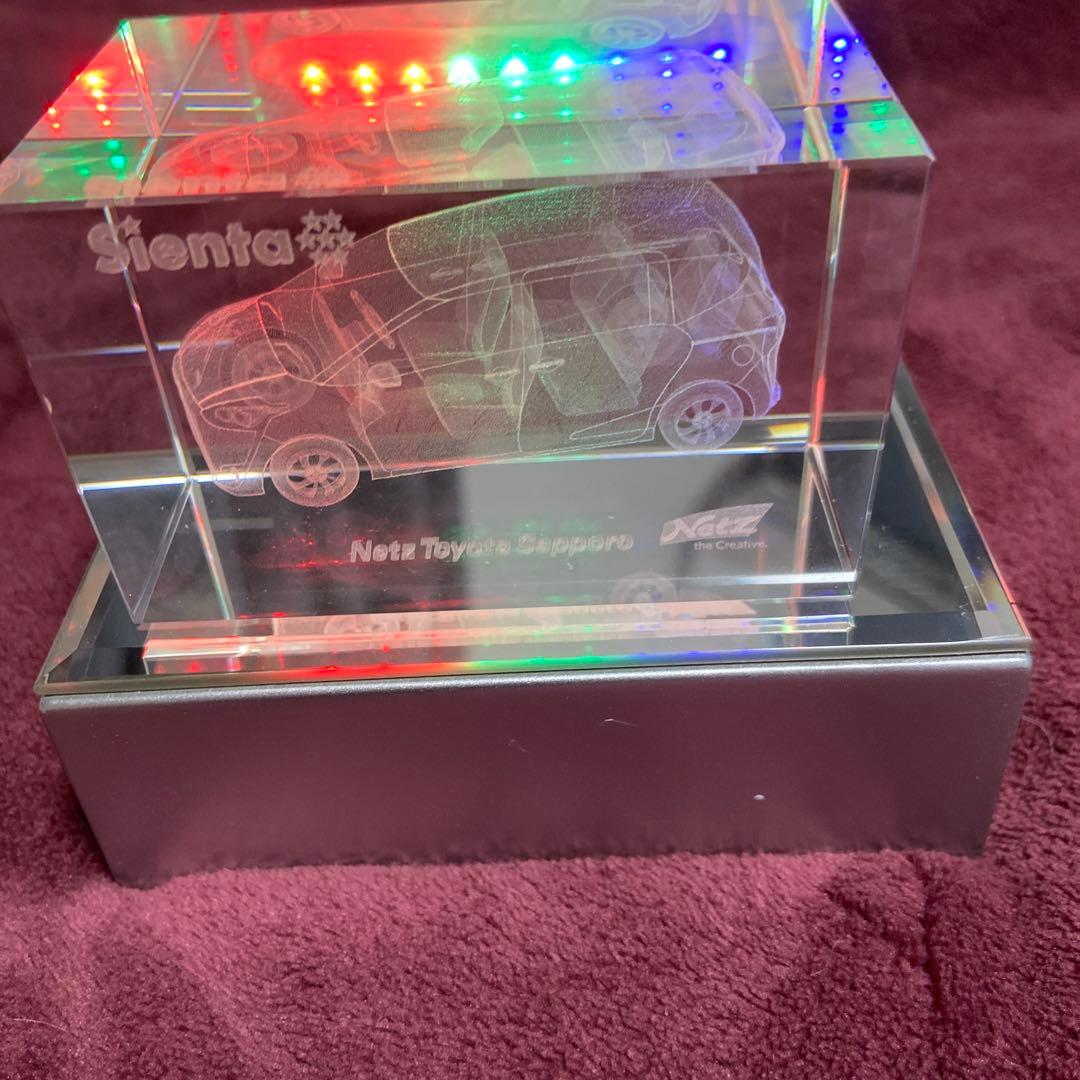 シエンタ　クリスタル　ガラス置物　大