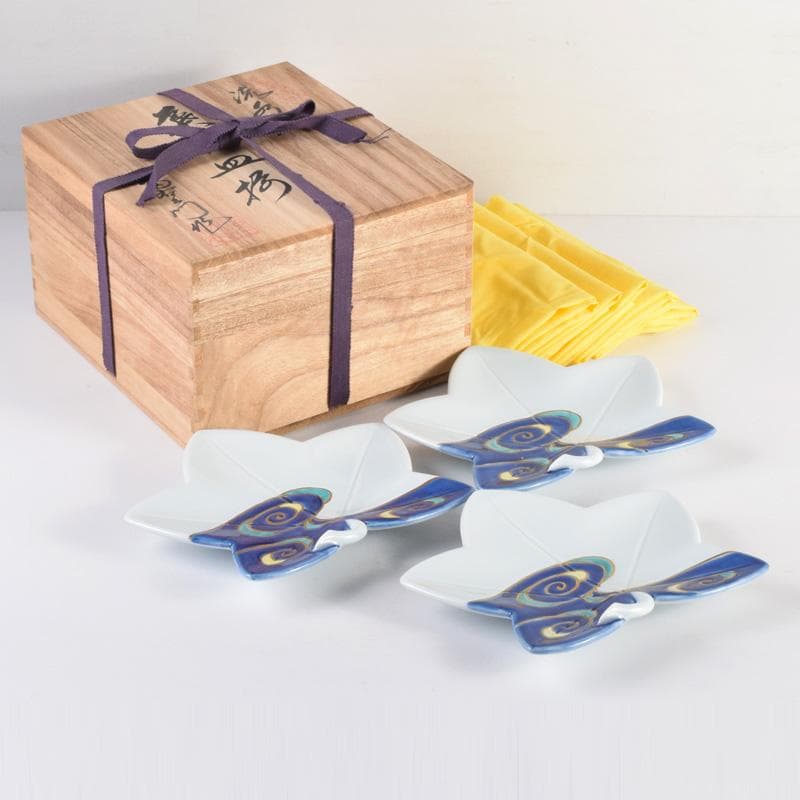 有田焼　富右衛門　色絵金彩　流水絵　葉形皿揃　三客　共布共箱　C7895