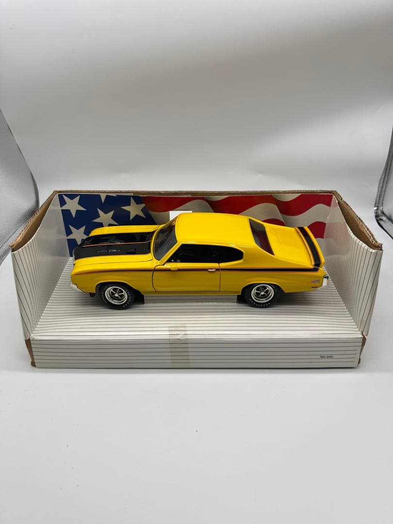 No396 NR様　2台まとめ売りミニカー1/18箱あり1970 BUICK