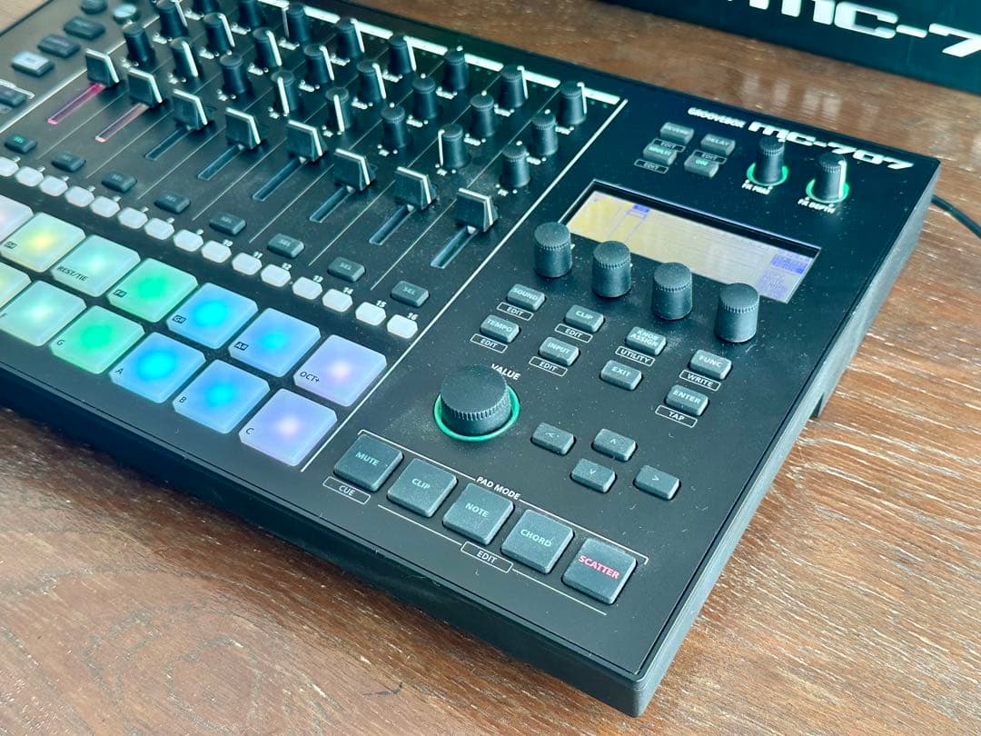 Roland MC-707 (Ver.1.82) SDカード付き