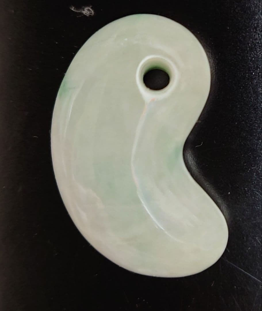 【週末セール】糸魚川翡翠　勾玉