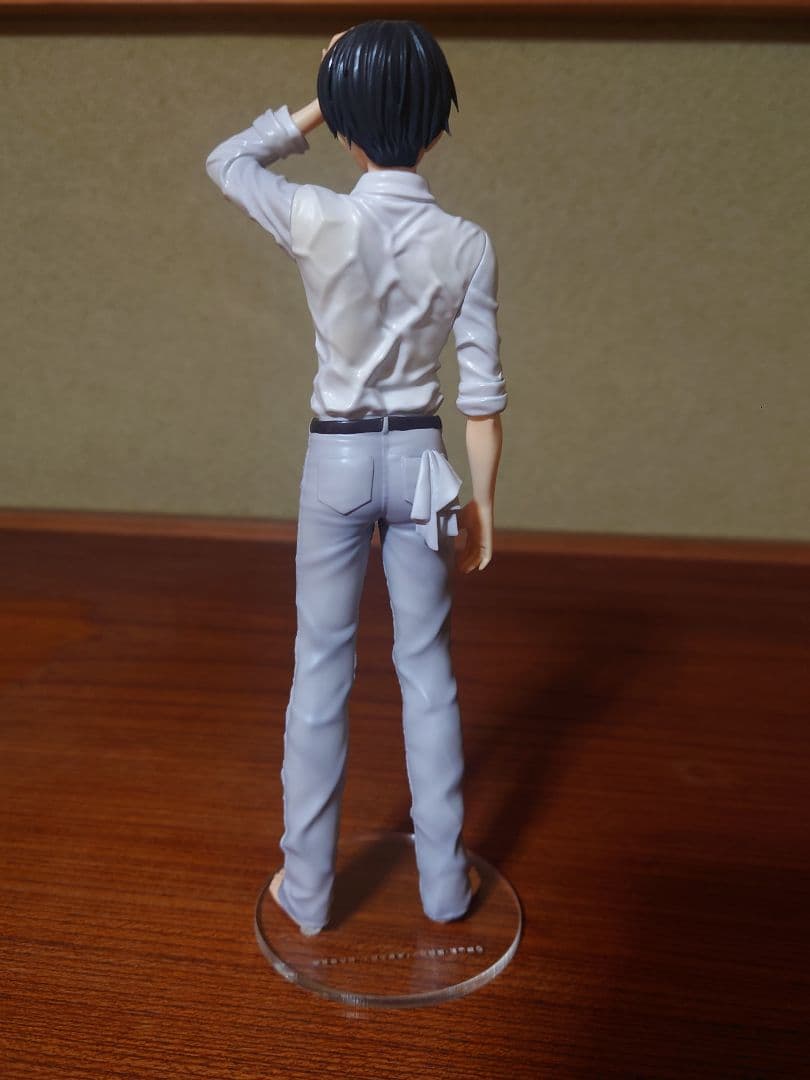 リヴァイ 進撃の巨人 1/8 完成品フィギュア アプリコットブロッサ