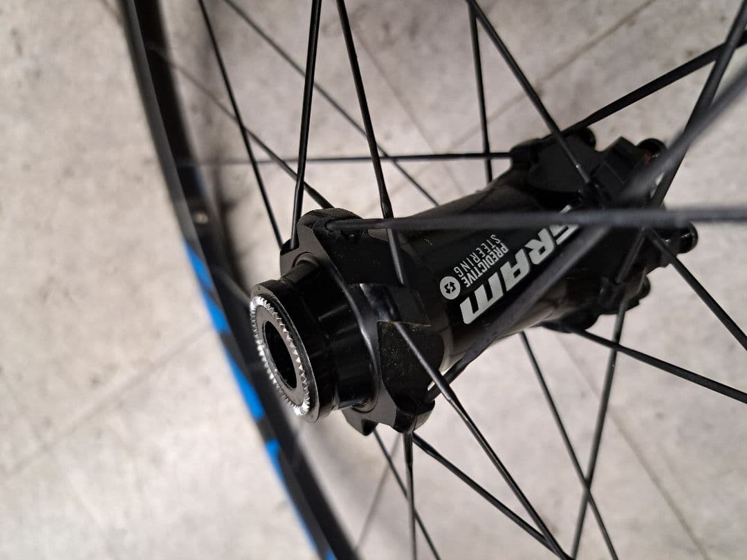 中古SRAM RISE 60 カーボン完組ホイール