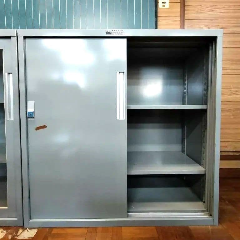 プラス製スチールキャビネット2棚 ＆ガラス扉 3棚　鍵付き2点セット中古