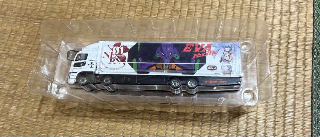ミニカー Mitsubishi Fuso Super Great EVA Racing