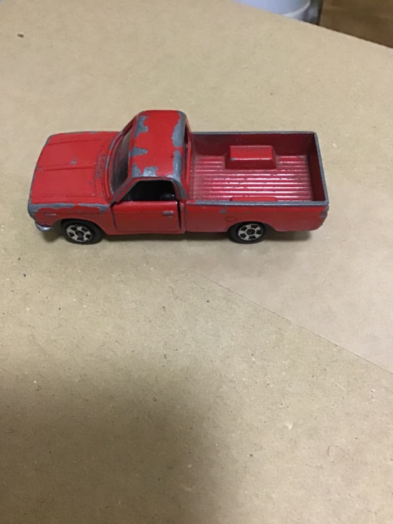 香港トミカ ダットサントラック