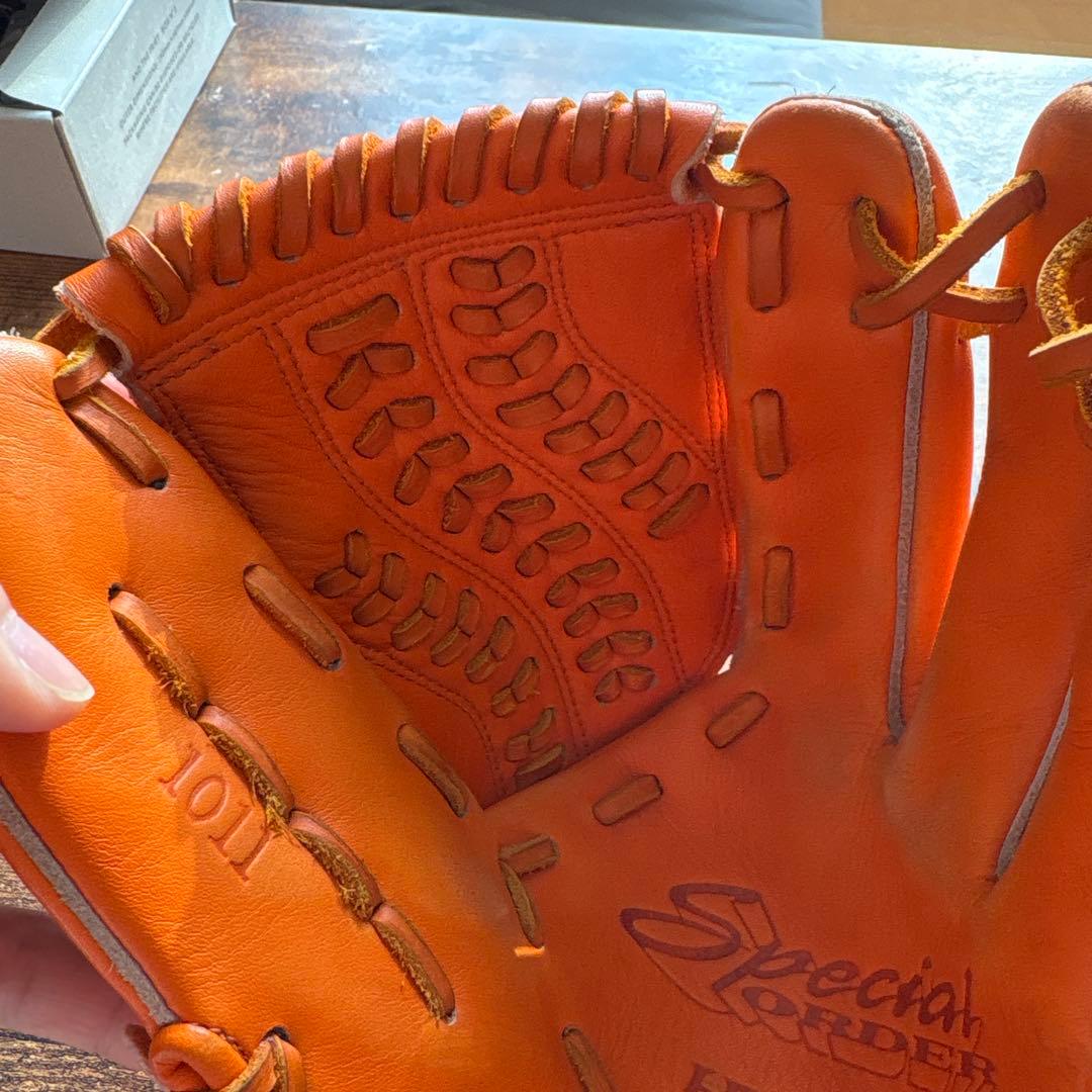 【新品同様】ハイゴールド　軟式投手用グラブ