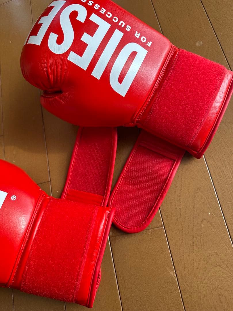DIESEL ボクシンググローブ レッド