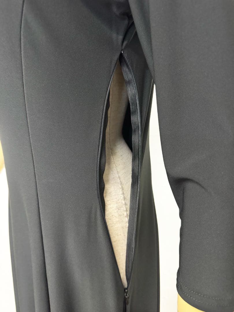 【アシンメトリー】新品　黒　パープルローズプリント　ワンピースｂ306