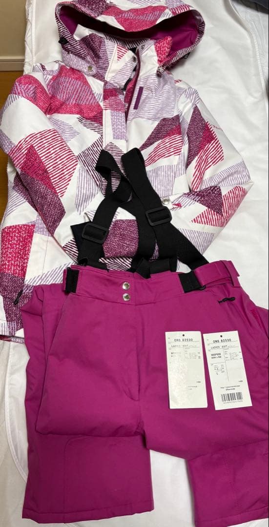 【美品】オンヨネスキーウェア新品 耐水圧10000mmピンク