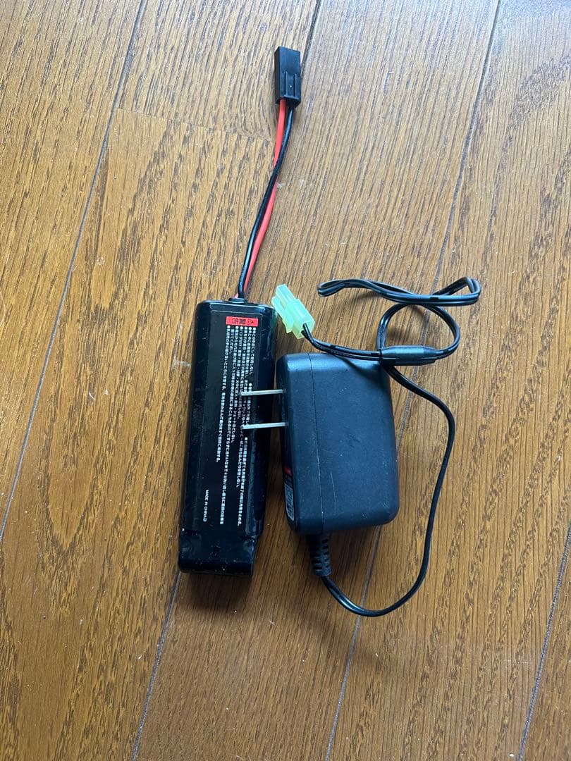 p-90 電動ガン　マガジン　バッテリー付き　サバゲー