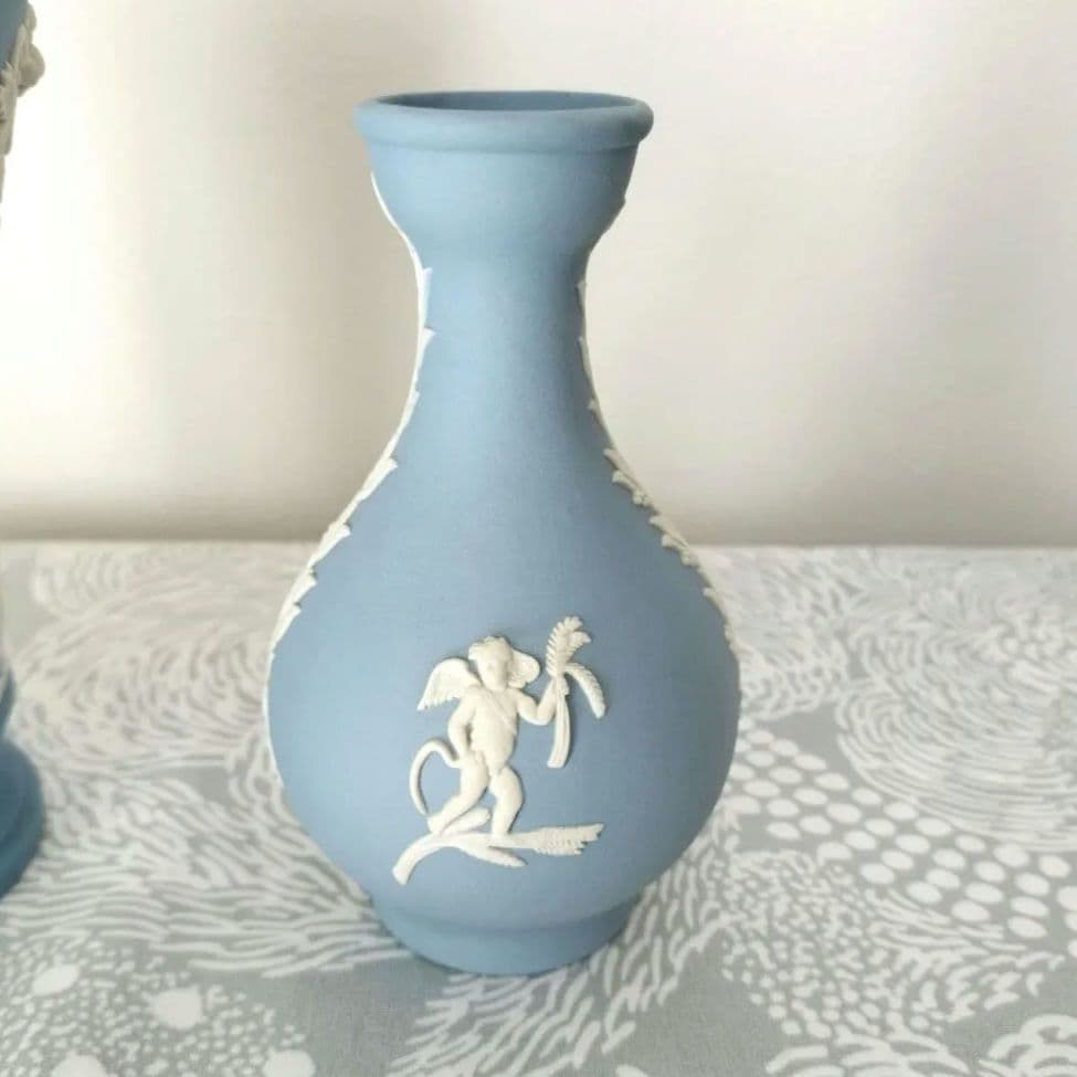 ウェッジウッド ジャスパーウェア花瓶 ペールブルー２点