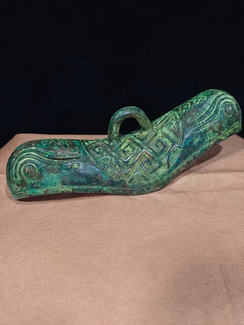 中国古美術品.旧蔵珍品·古青銅器【勾連雷文双流爵】三脚儀式器／古代風礼器／酒器