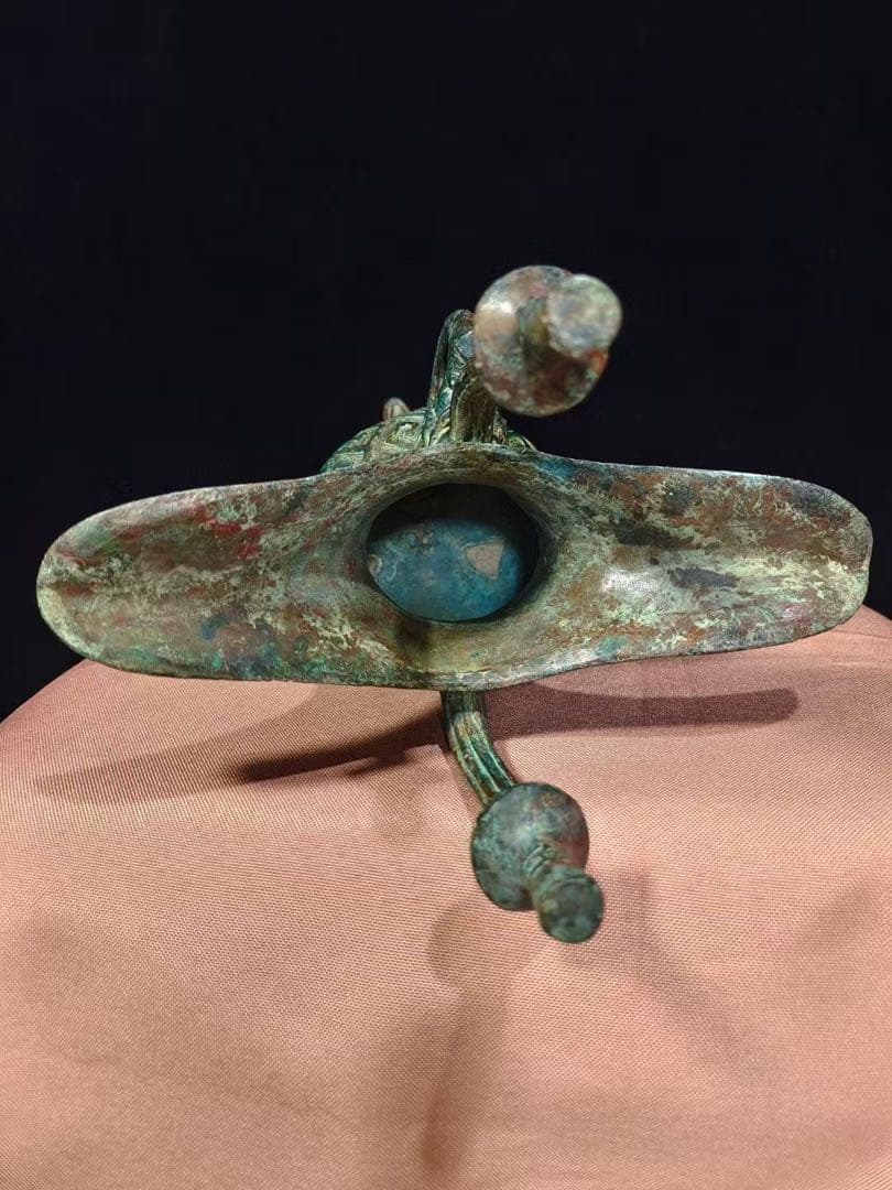 中国古美術品.旧蔵珍品·古青銅器【勾連雷文双流爵】三脚儀式器／古代風礼器／酒器