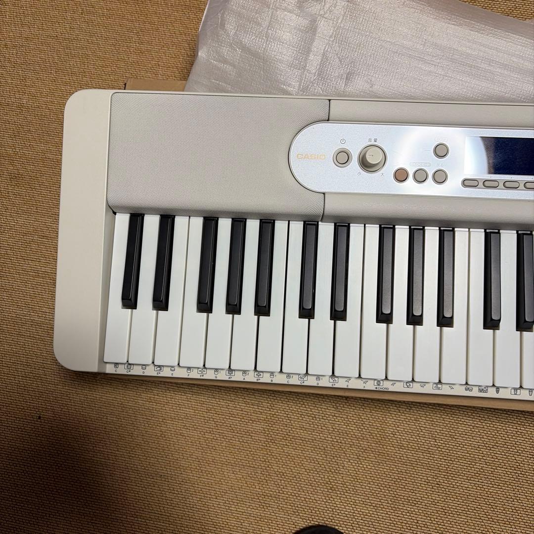 CASIO カシオ　LK-526 光ナビゲーション　デジタルキーボード