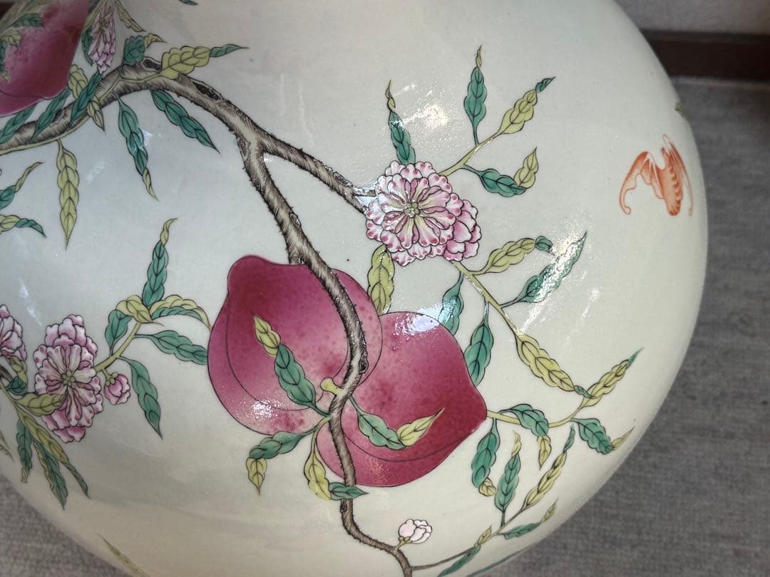 中国　粉彩　九桃紋天球瓶　大清乾隆年製　送料込み260117