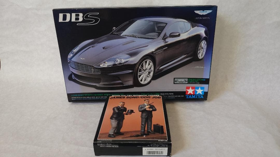 タミヤ 1/24アストンマーティンDBS、童友社ジェームス・ボンド/オッドジョブ