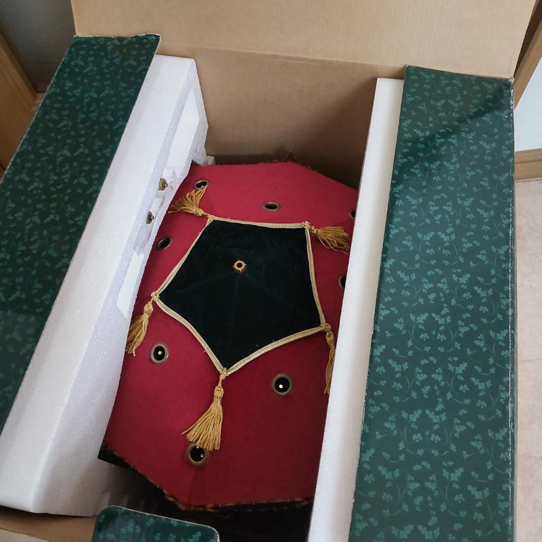 カルーセル　回転木馬　大きなメリーゴー ラウンド