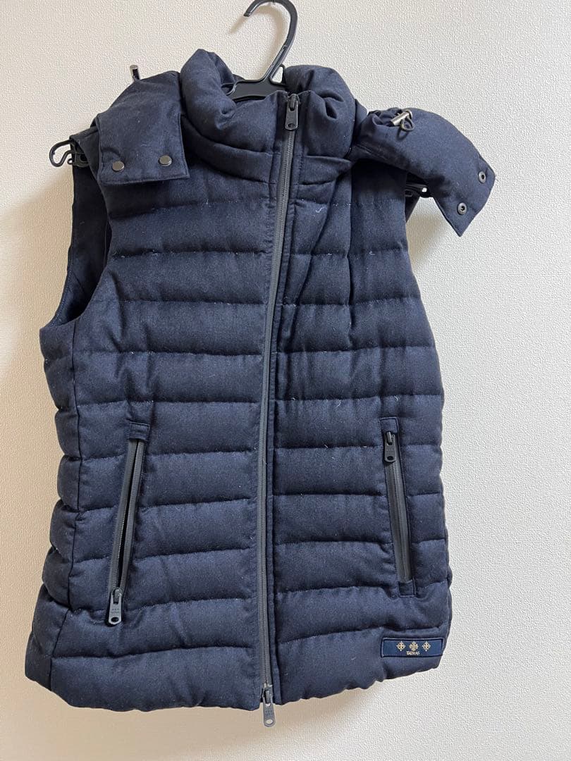 TATRAS フード付きダウンベスト ネイビー