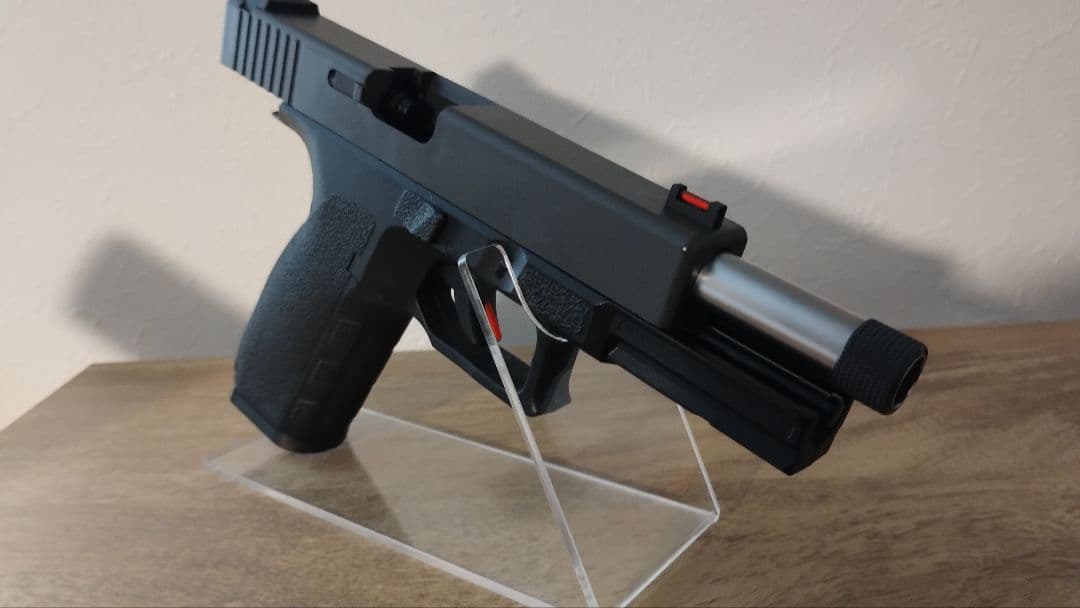 ストライカー 9 ガスブローバック カーボネイト