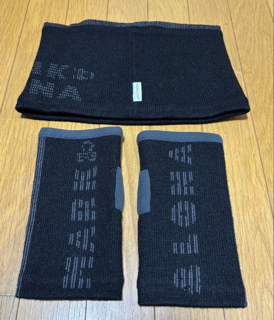 その他 Two-Tone Stripe Neck & Hand Warmer Combo