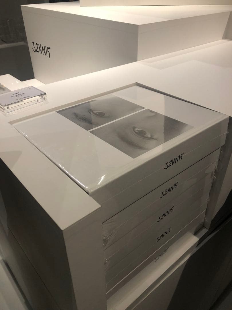 JENNIE 写真展 <J2NNI5> POPUP Photobookシール付き