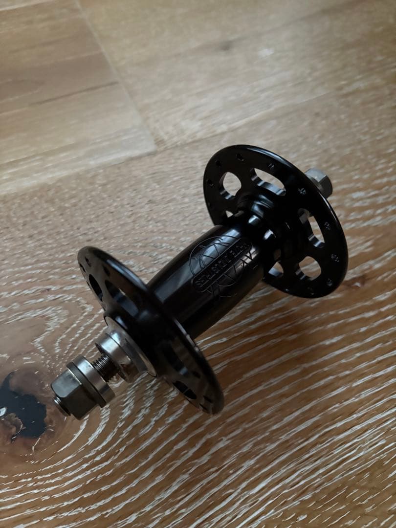 WHITE INDUSTRIESトラックハブフロント 28H