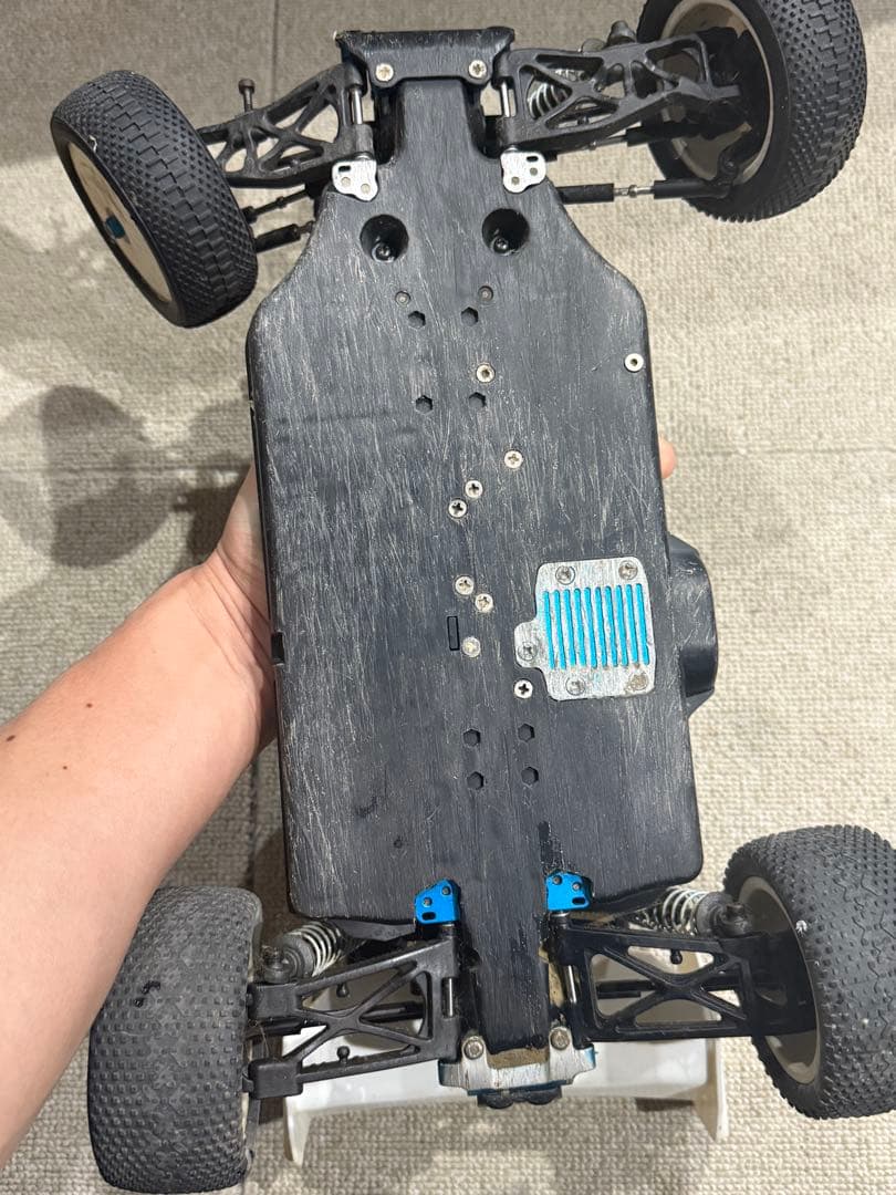 【1】旧車　シャーシ　当時物　ラジコン　車　タイヤ付き