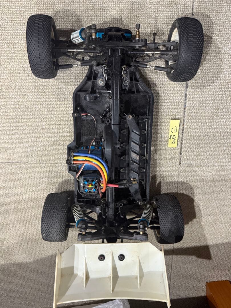 【1】旧車　シャーシ　当時物　ラジコン　車　タイヤ付き