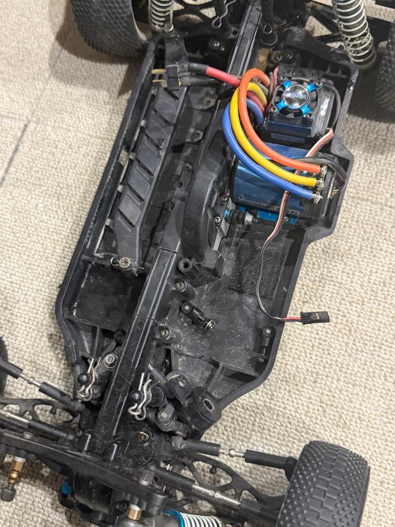 【1】旧車　シャーシ　当時物　ラジコン　車　タイヤ付き