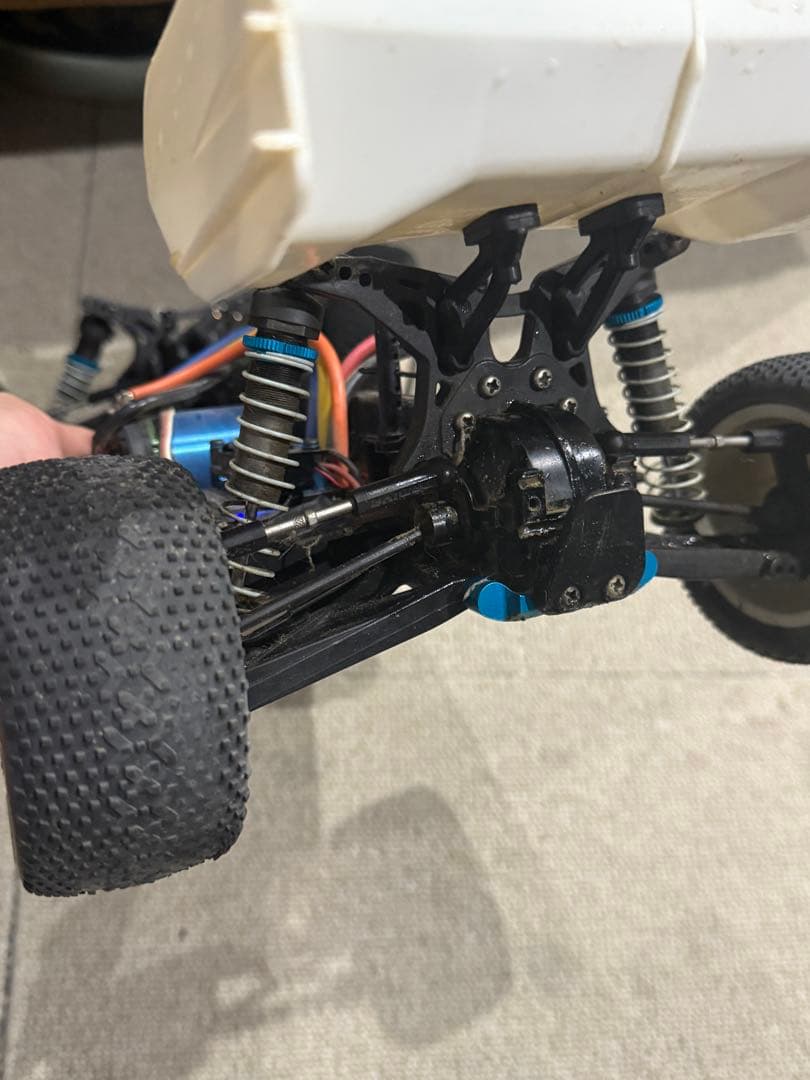 【1】旧車　シャーシ　当時物　ラジコン　車　タイヤ付き