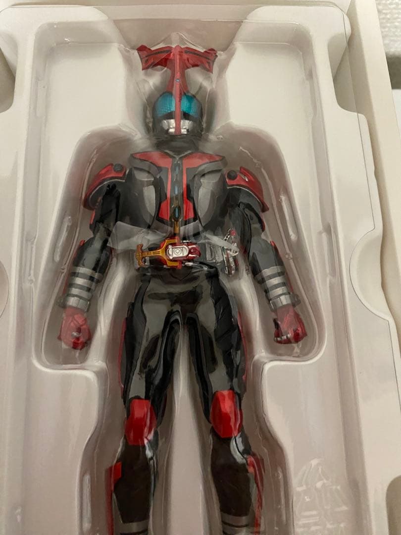 真骨彫　仮面ライダーカブト　ハイパーフォーム　ガタック　ハイパーフォーム