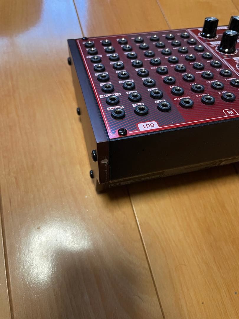 BEHRINGER neutron 元箱付き