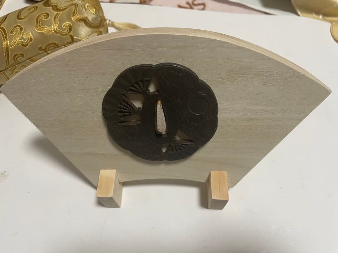 鉄地扇文透かし鍔　鍔飾り付き