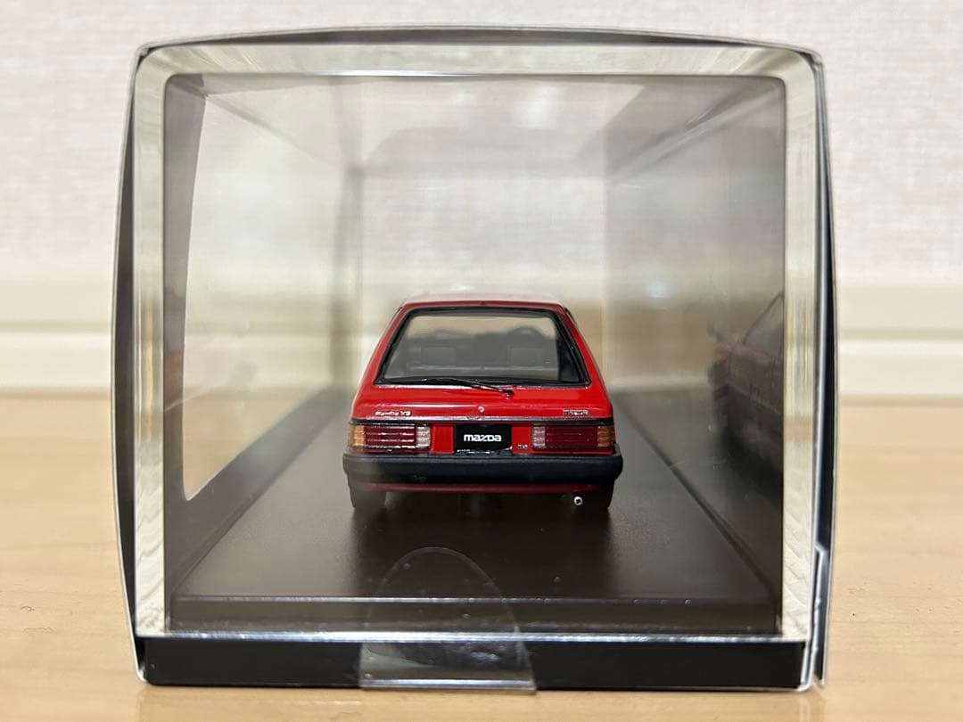 Mazda familia 1/43スケールモデル 赤
