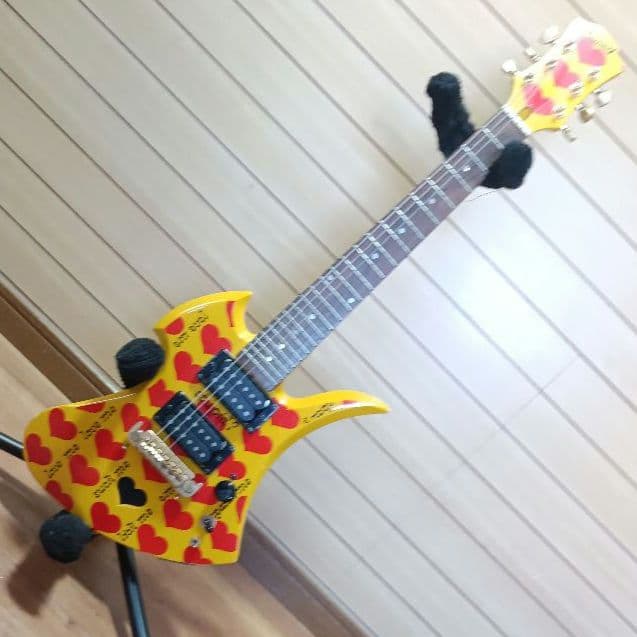 イエローハート（JR）とスタンド