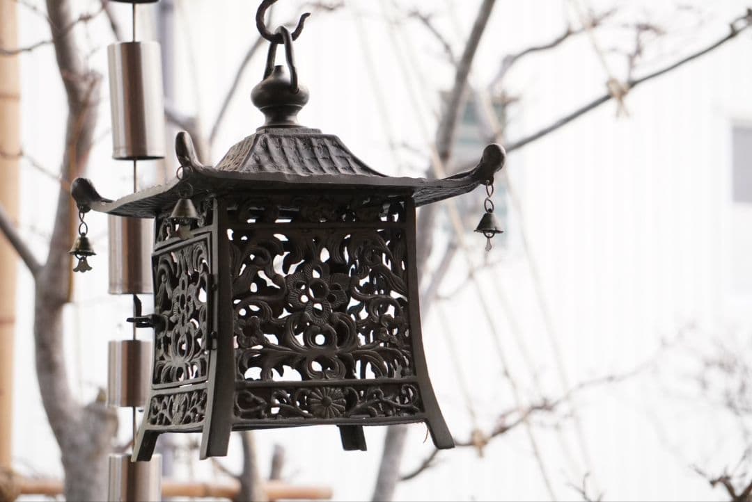 吊り灯籠　唐草紋　　アンティーク　雑貨　骨董　吊灯籠　灯り　照明　庭　インテリア