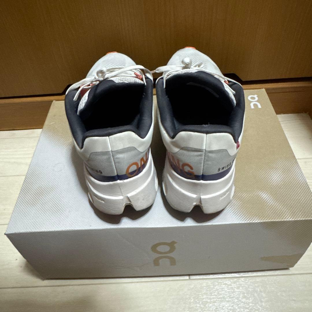 On Cloudstratus スニーカー ホワイト/グレー 24.5