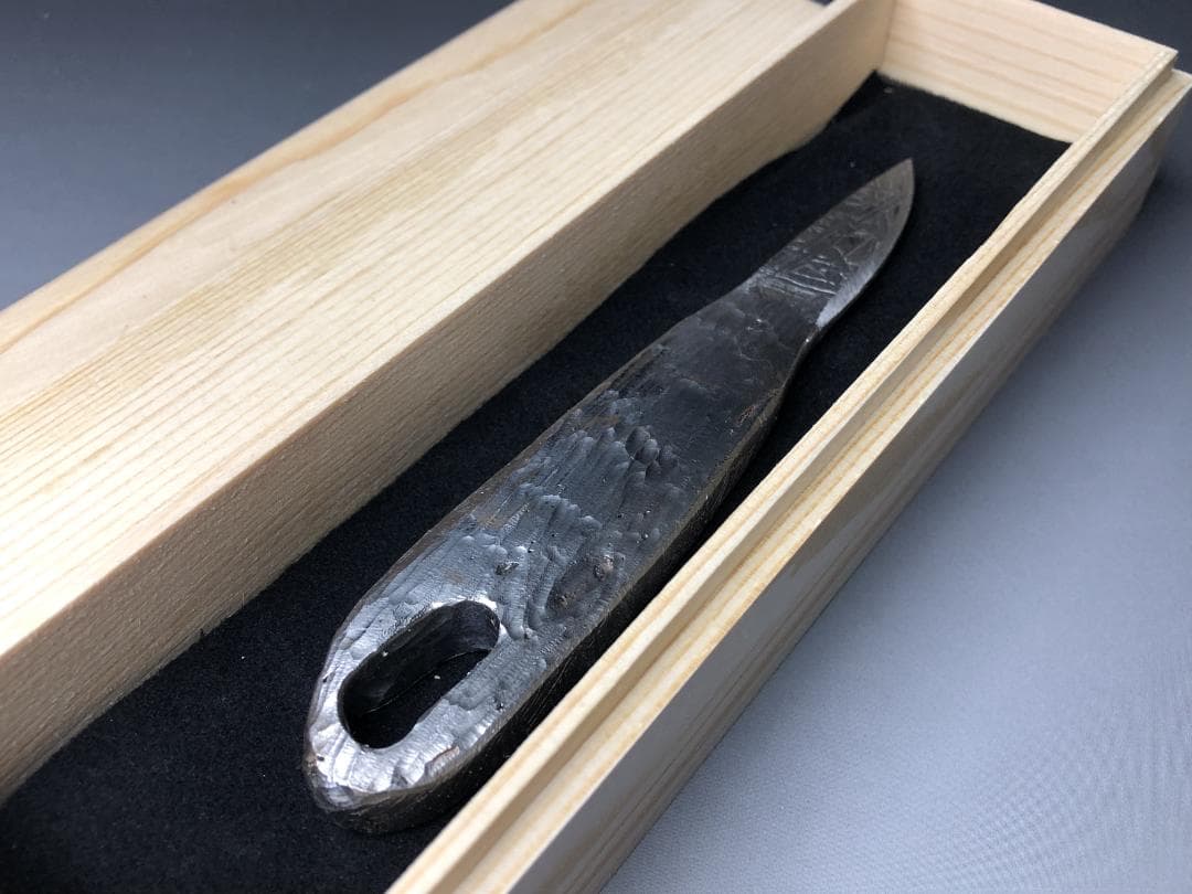 アルタイ隕石 使用 天鉄刀 刀型オブジェ・一点物 170g 共箱