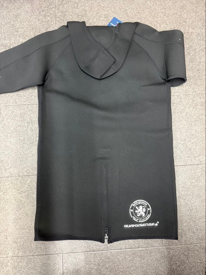 QUAKYSENSE 96 ツアーコート