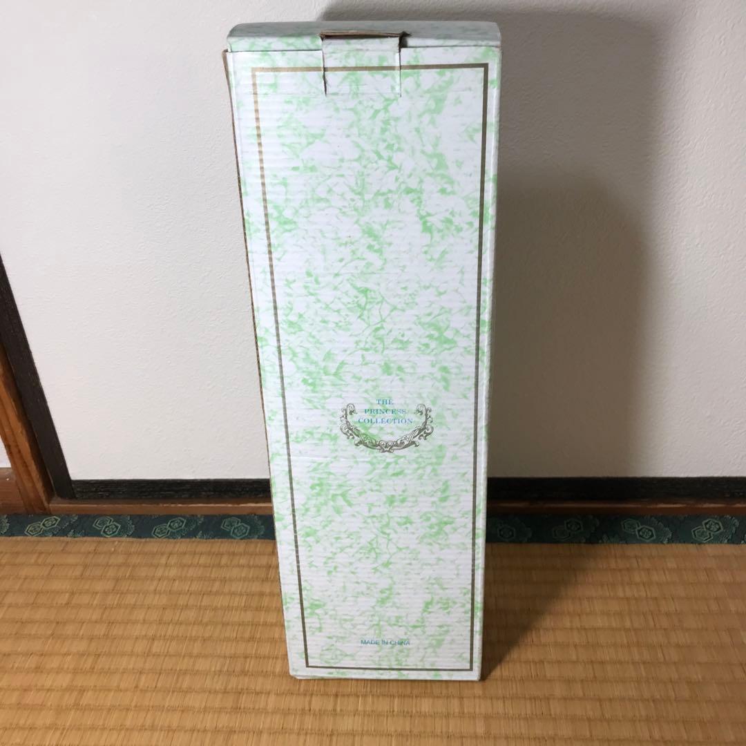 ポーセリンドール　porcelain doll