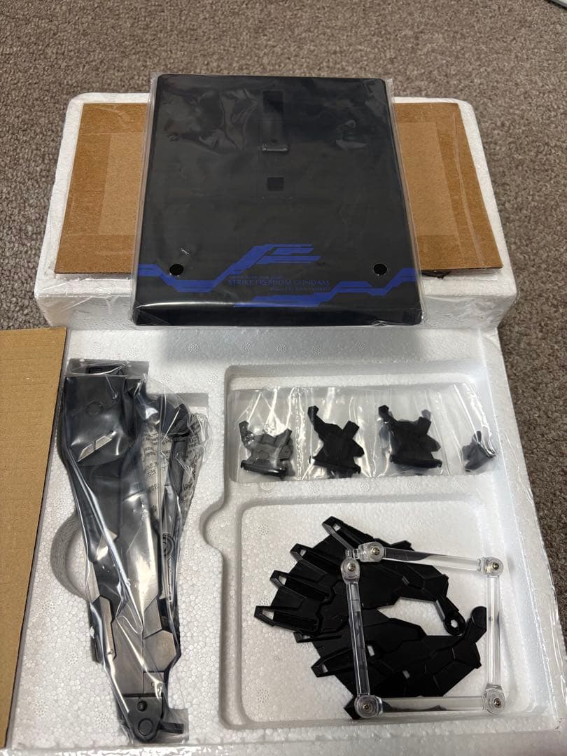 L BUILD ストライクフリーダムガンダム + デスティニーガンダム