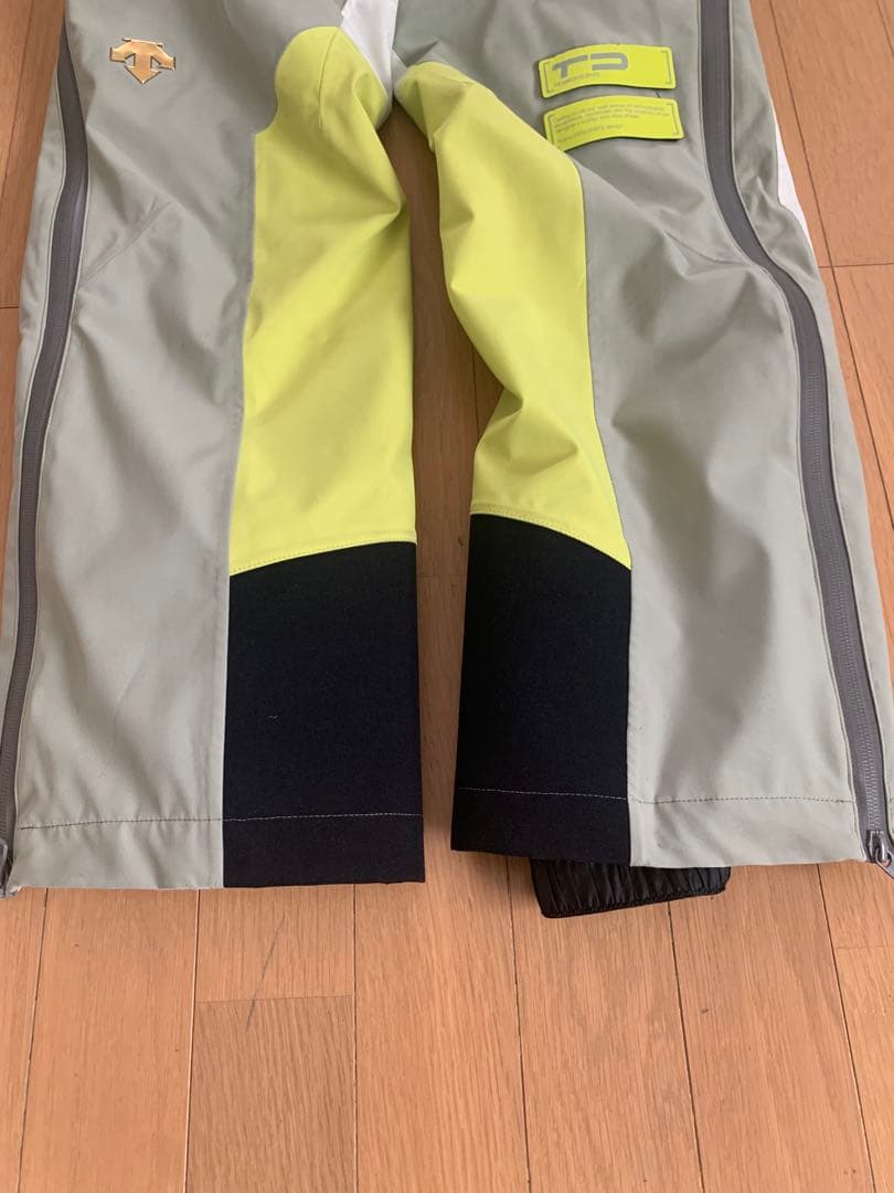 TEAM DESCENTE スキーウェア2023-24市販　　上下SSSサイズ