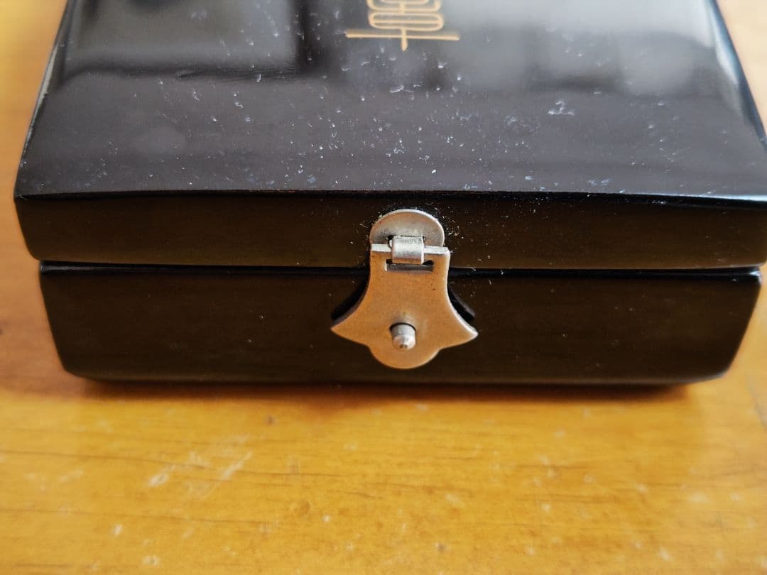 ●日本国 ● 勲四等瑞宝章　勲章 略綬 共箱付