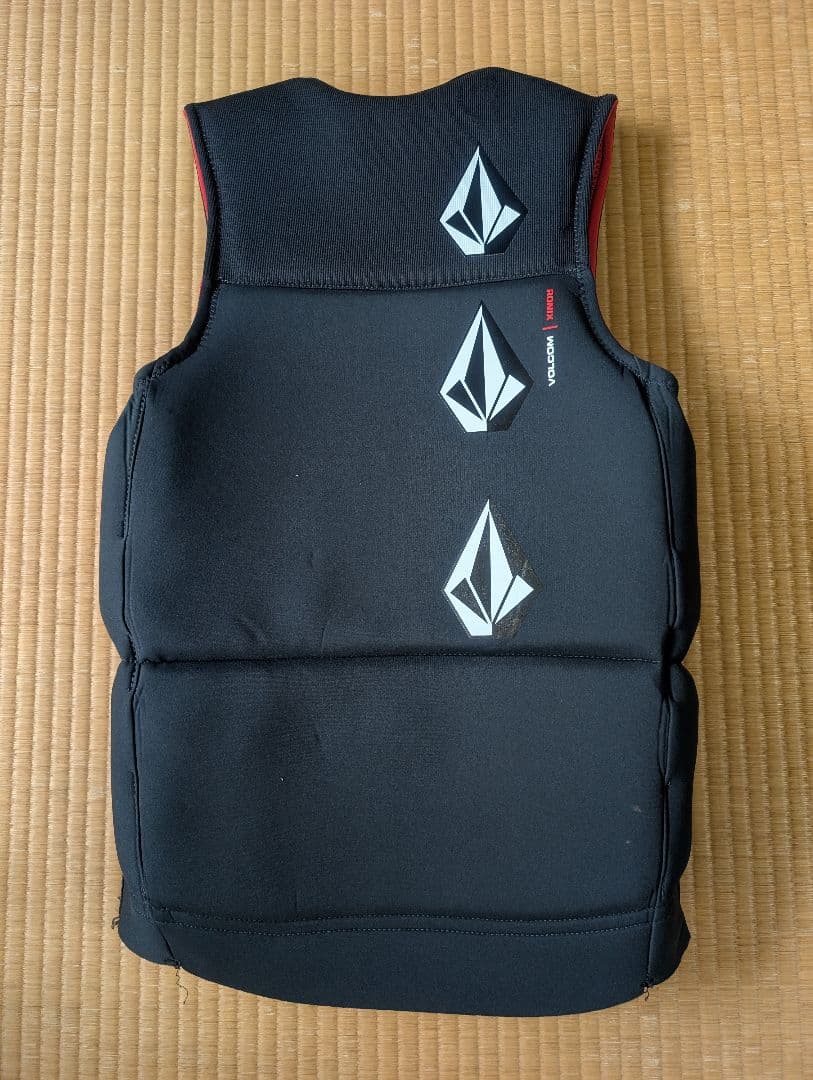RONIX + Volcom ブラック/レッド ライフジャケット