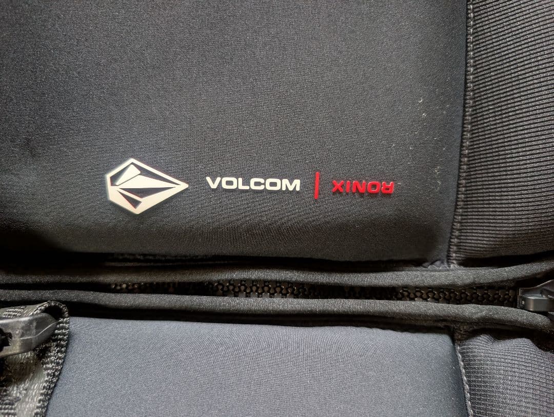 RONIX + Volcom ブラック/レッド ライフジャケット