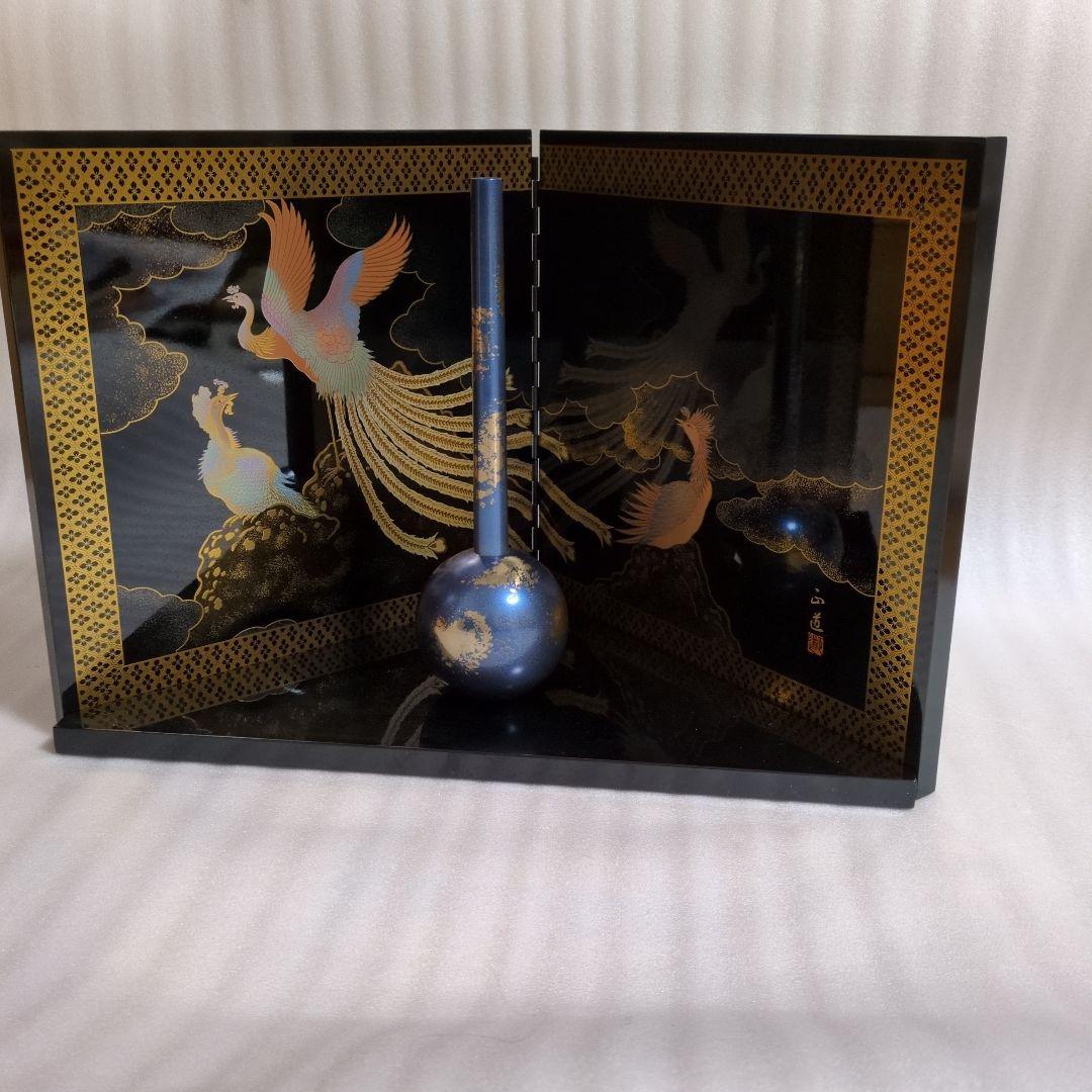 一輪挿し花瓶と鳳凰デザインの屏風装飾品